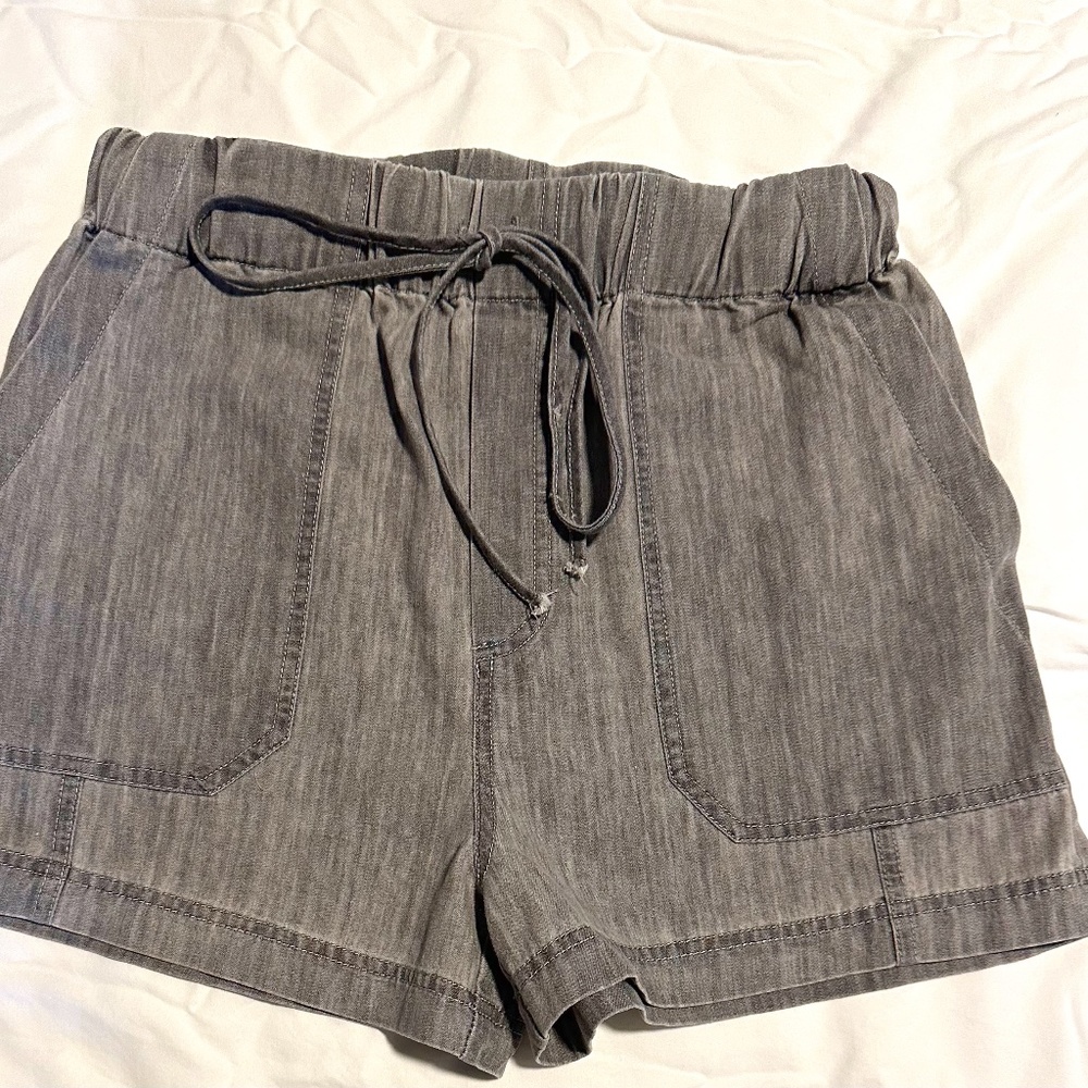 NEW IN WOMENS DRAWSTRING SHORTS SZ M